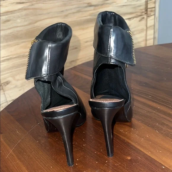 Vince Camuto Black Leather Women's Ankle Zip Up Boots Size 7 Very Comfortable! - Picture 5 of 14